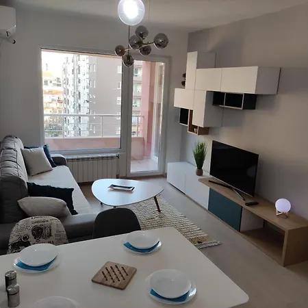 Cozy Nest - Simple & Comfy Apartment Skopje